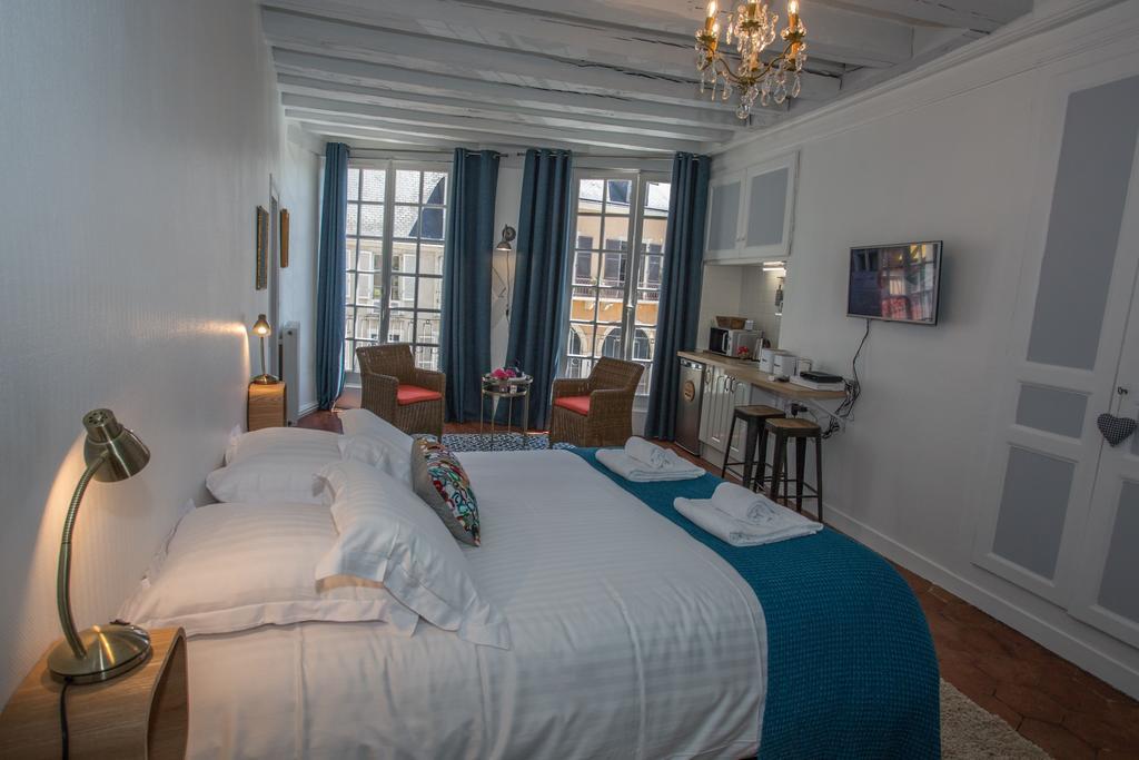 Berceau Henri II Appartement Le Mans Buitenkant foto